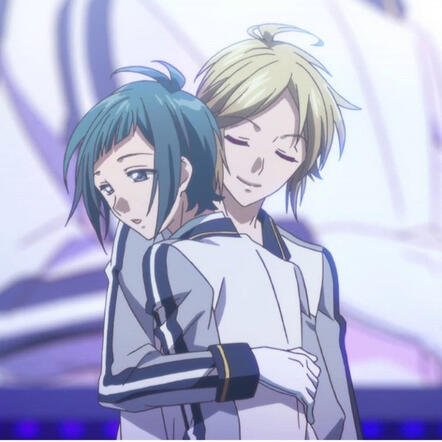 THEY LITERALY KISS EACH OTHER ON STAGE